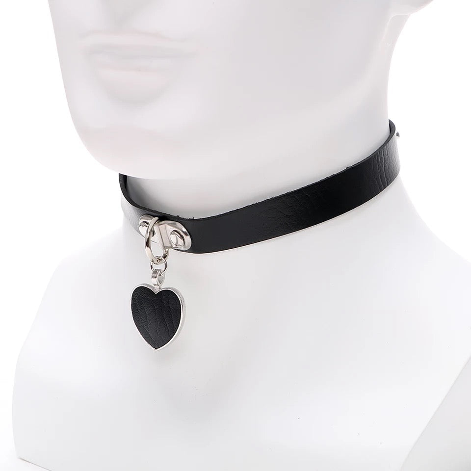 DDLGVERSE Heart Pendant Collar Black