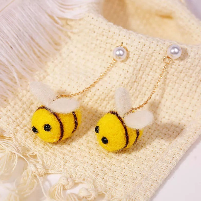 DDLGVERSE Bumblebee Dangle Earrings