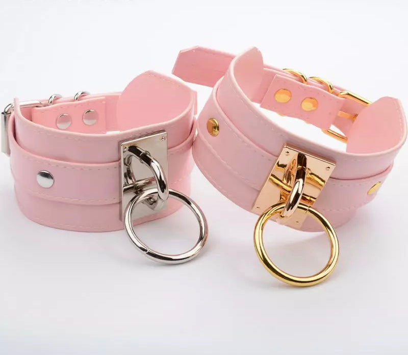 DDLGVERSE Pink Chunky O RIng Collar Gold SIlver Angle
