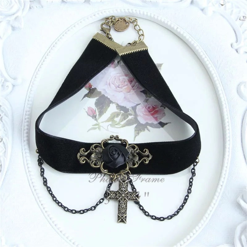 DDLGVERSE Gothic Cross Pendant Collar