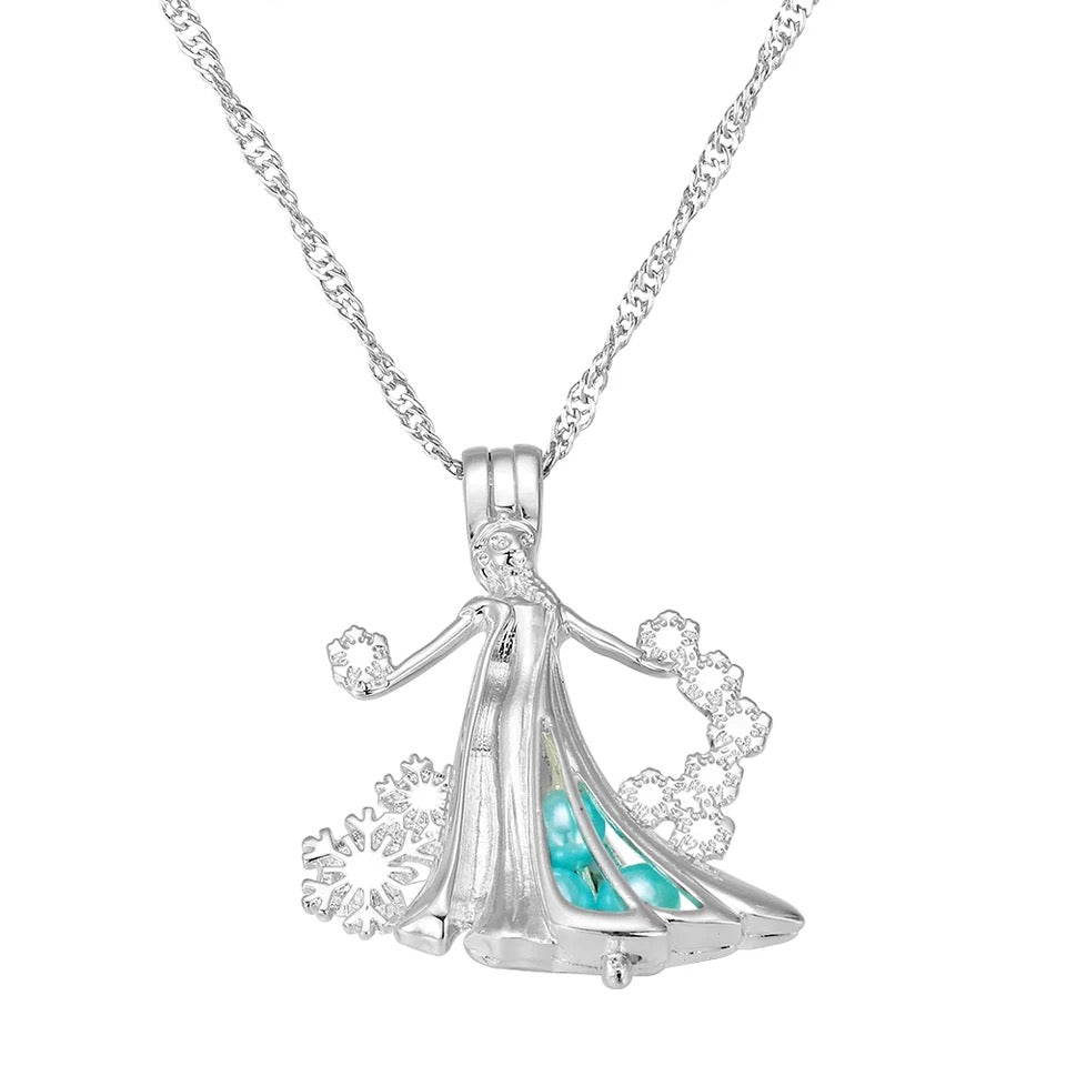 DDLGVERSE Elsa Jewelled Necklace Pendant Close Up