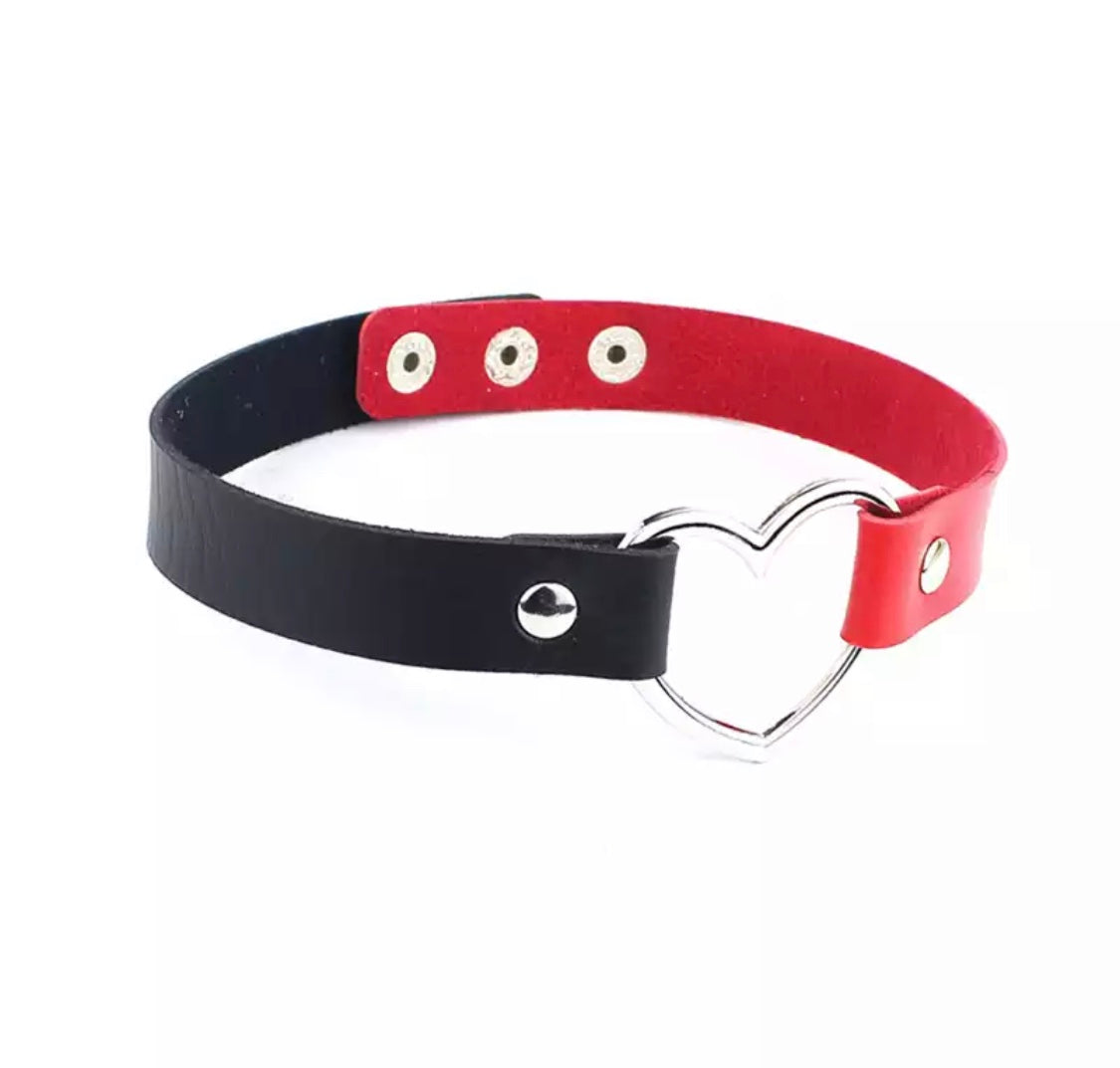 DDLGVERSE Vegan Leather Heart Ring Collar Half Black Half Red