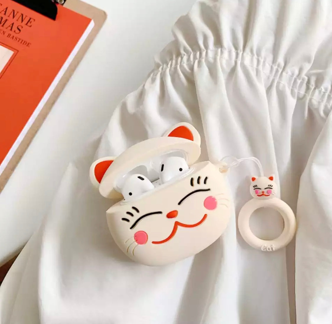 DDLGVERSE Classic Cat AirPods Case White