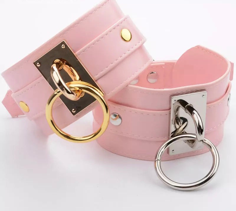 DDLGVERSE Pink Chunky O Ring Collar Gold and Silver
