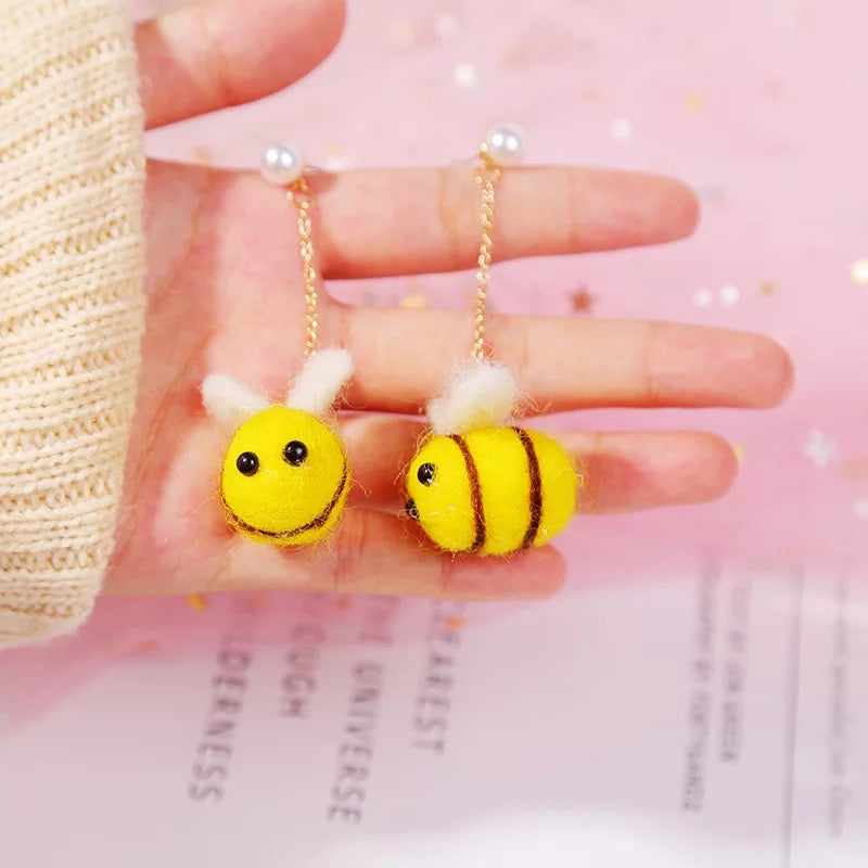 DDLGVERSE Bumblebee Dangle Earrings 2 