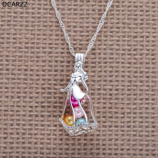 DDLGVERSE Aurora Jewelled Necklace Close Up of Pendant